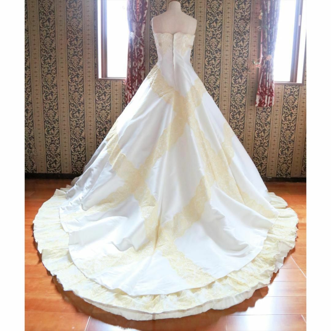 シェーナドゥーノ高級ウエディングドレス 9号Mサイズ神田うの レディースのフォーマル/ドレス(ウェディングドレス)の商品写真