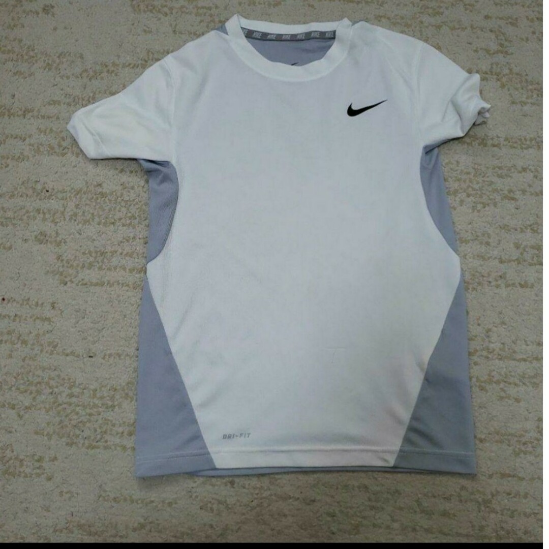 NIKE(ナイキ)のナイキドライフィット130 キッズ/ベビー/マタニティのキッズ服男の子用(90cm~)(Tシャツ/カットソー)の商品写真