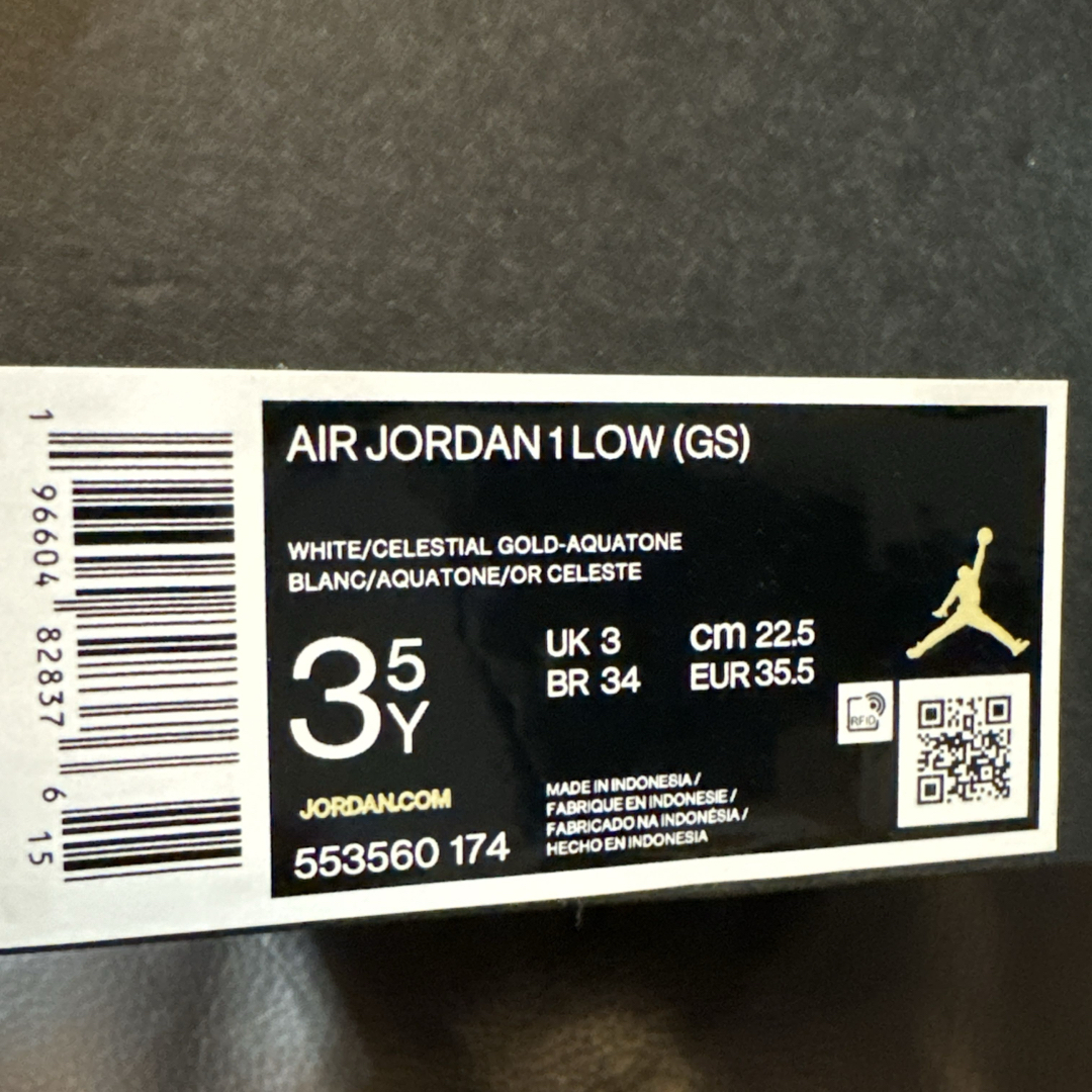 Jordan Brand（NIKE）(ジョーダン)のNIKE AIR JORDAN 1 LOW GS  新品　22.5cm 匿名配送 キッズ/ベビー/マタニティのキッズ靴/シューズ(15cm~)(スニーカー)の商品写真
