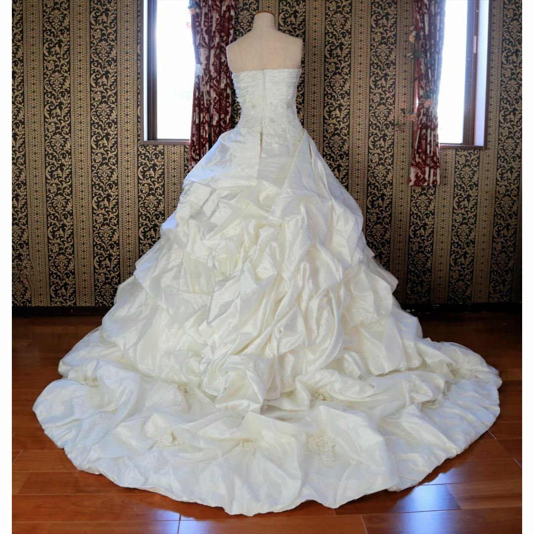 ベリッシマBellissima高級ウエディングドレス９号Mサイズハートカット レディースのフォーマル/ドレス(ウェディングドレス)の商品写真