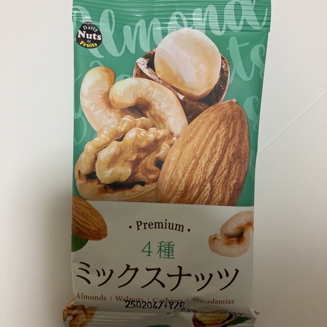 小分け　ミックスナッツ　2種16袋 食品/飲料/酒の食品(菓子/デザート)の商品写真