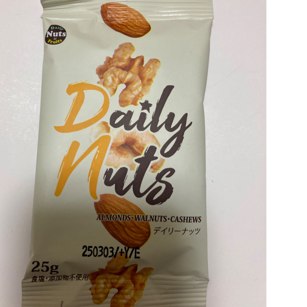 小分け　ミックスナッツ　2種16袋 食品/飲料/酒の食品(菓子/デザート)の商品写真