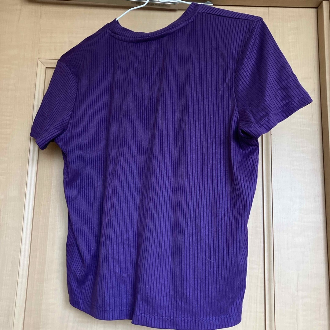 Bershka(ベルシュカ)のクロップトTシャツ レディースのトップス(Tシャツ(半袖/袖なし))の商品写真