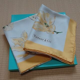 ティファニー(Tiffany & Co.)のTIFFANY 優しい花柄が美しいシルクスカーフ【新品】(バンダナ/スカーフ)