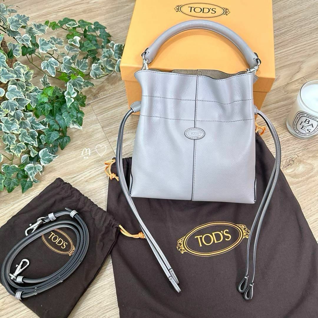 TOD'S(トッズ)のTOD'Sトッズ　Diバッグレザードローストリングバケットミニ　ハンドショルダー レディースのバッグ(ショルダーバッグ)の商品写真