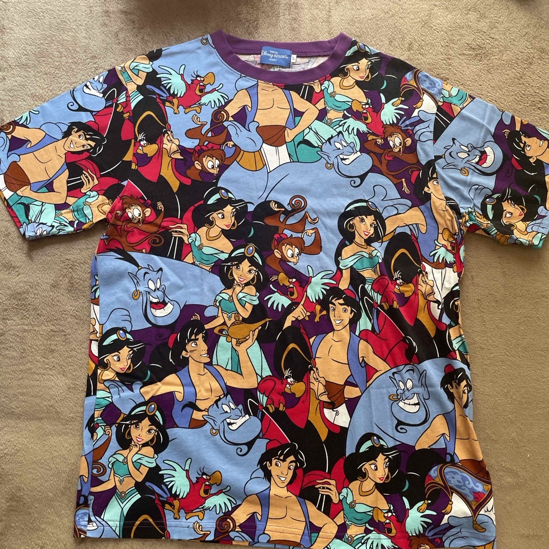 Disney(ディズニー)のDisney公式Tシャツ　アラジン レディースのトップス(Tシャツ(半袖/袖なし))の商品写真