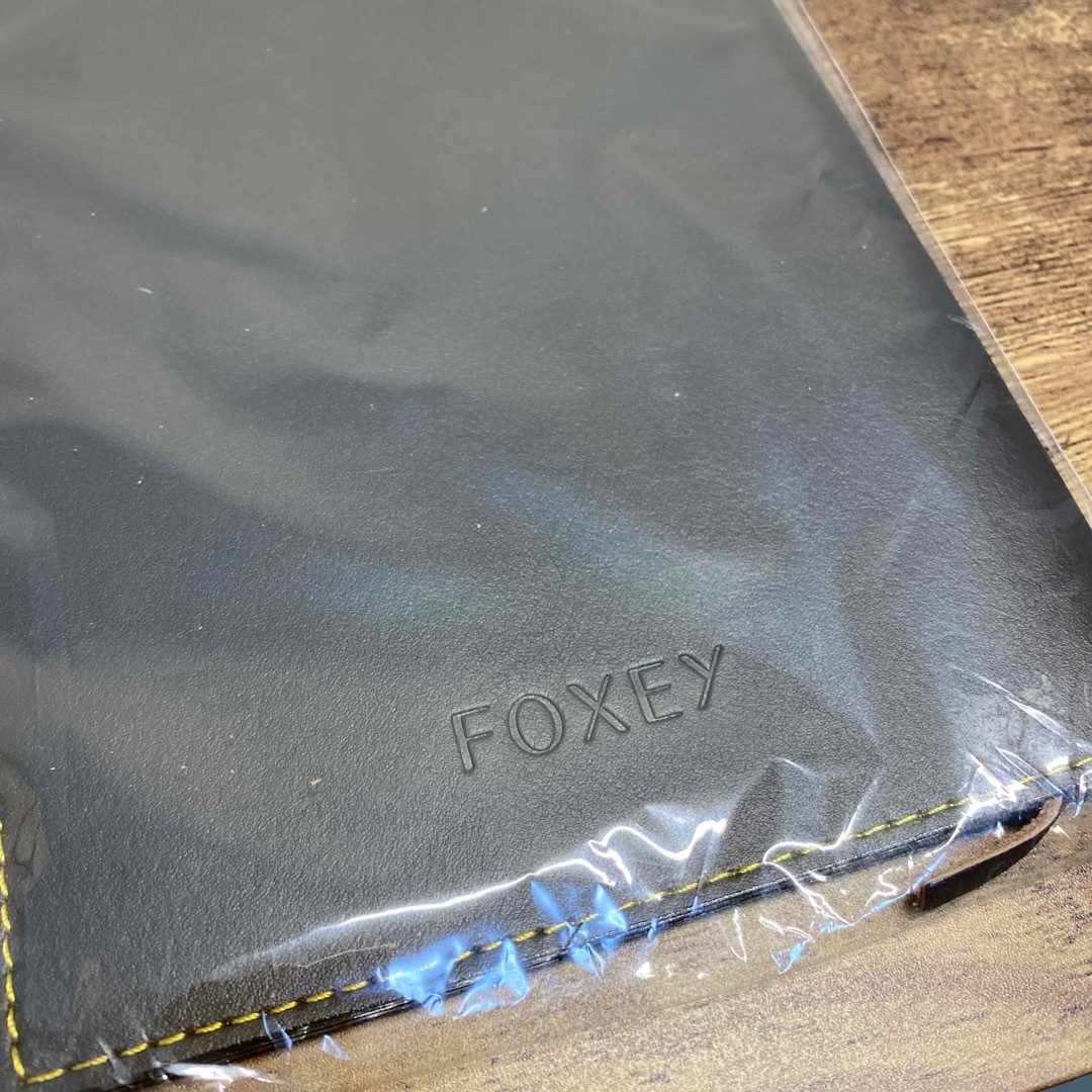 FOXEY(フォクシー)の【新品★】FOXEY フォクシー レザーステッチA5サイズカバー ダークブラウン ハンドメイドの文具/ステーショナリー(ブックカバー)の商品写真