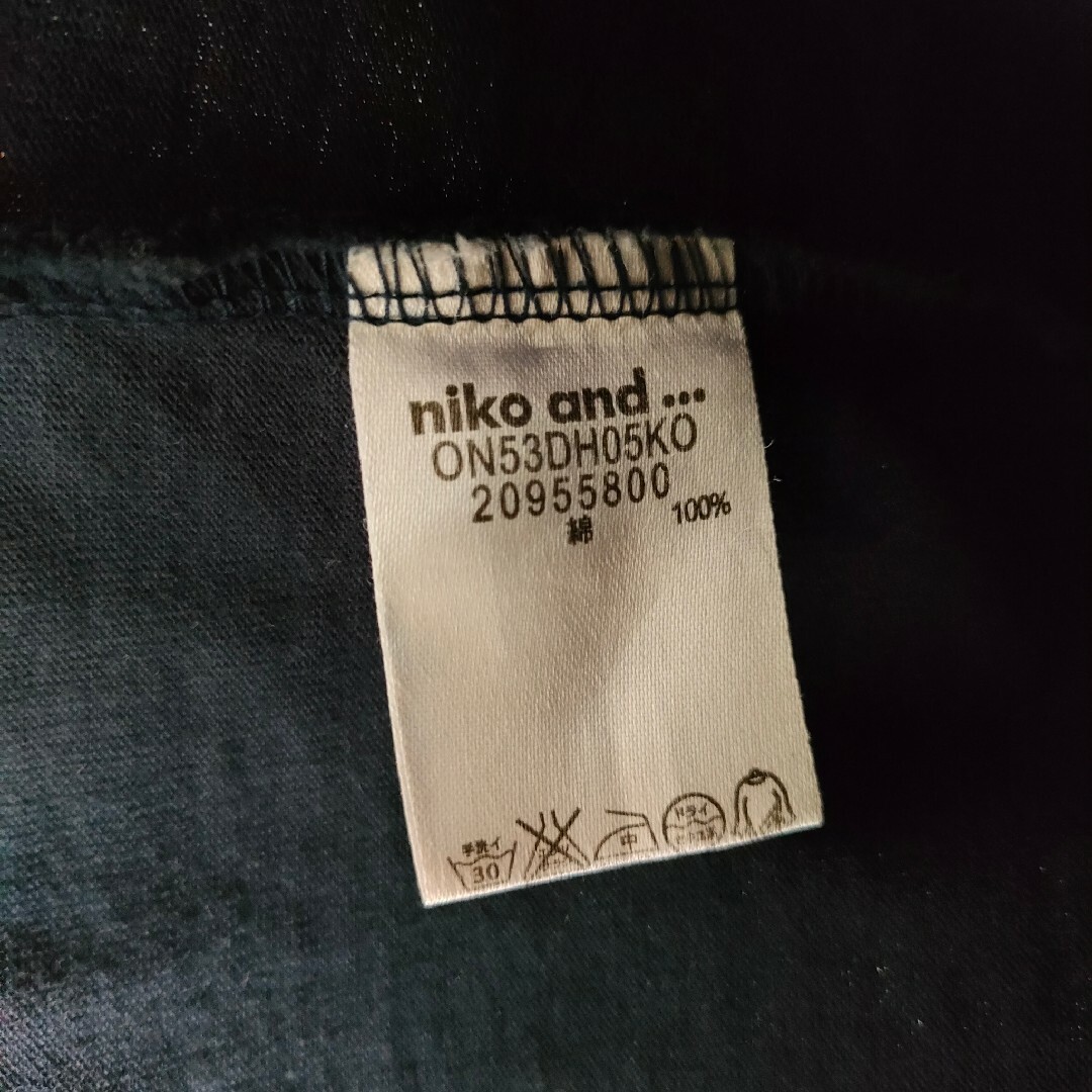 niko and...(ニコアンド)のniko and ... Tシャツ 半袖 紺 ネイビー 無地 チュニック丈 レディースのトップス(Tシャツ(半袖/袖なし))の商品写真