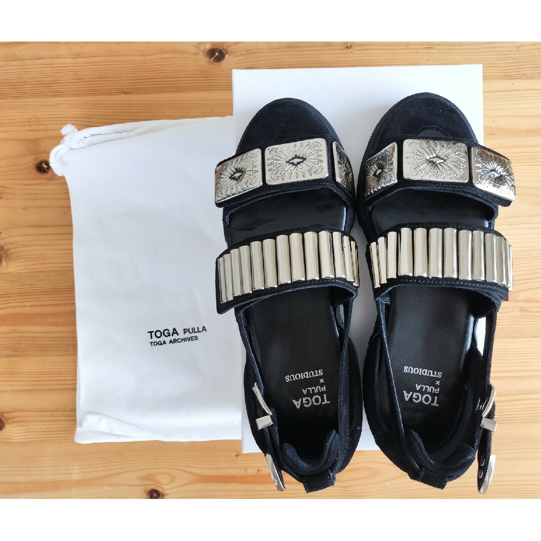 TOGA PULLA(トーガプルラ)のTOGA PULLA studios別注　メタルスニーカーサンダル　未使用 レディースの靴/シューズ(サンダル)の商品写真