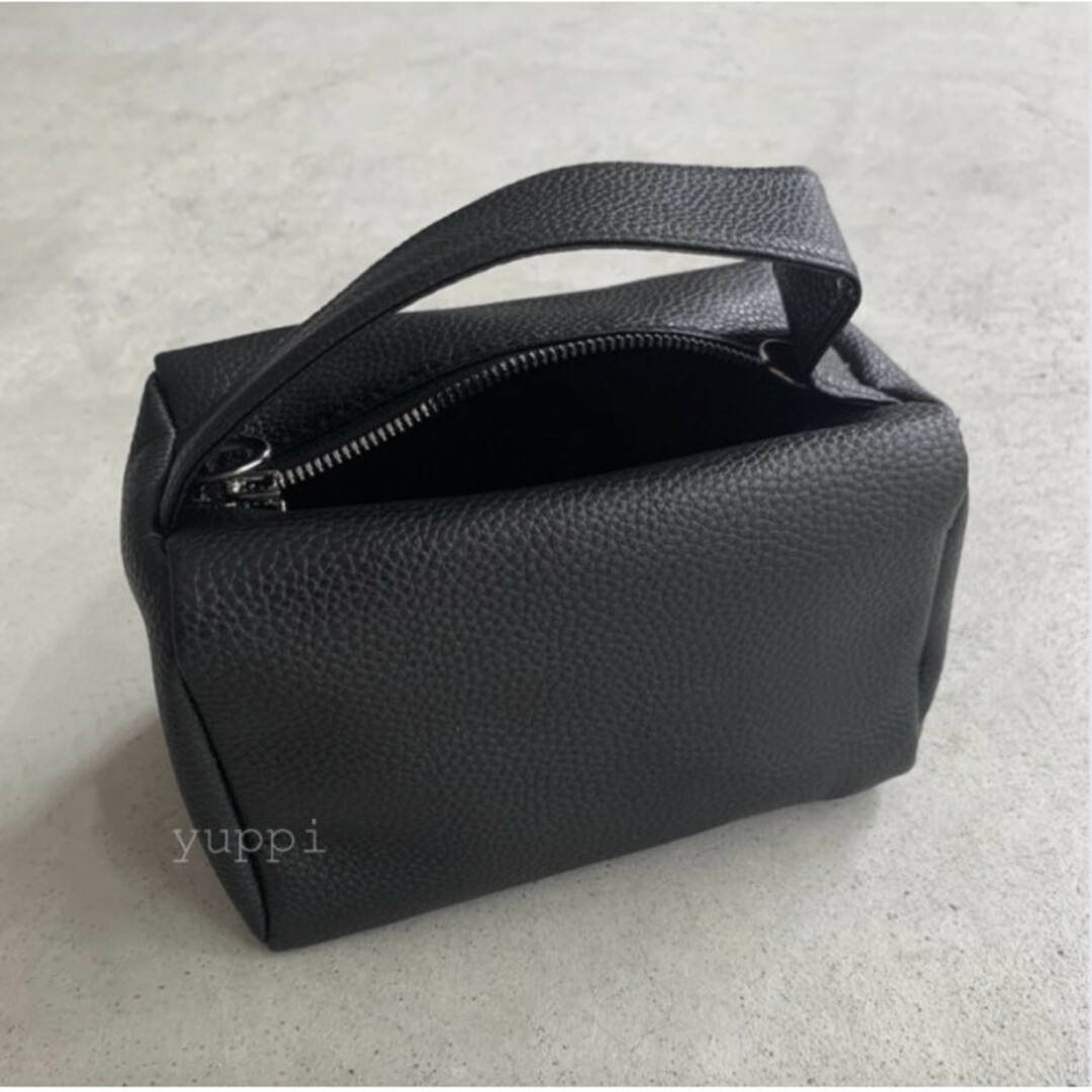 ✿スクエアボックス ショルダーバッグ おしゃれ ブラック 黒 大人気 綺麗 美品 レディースのバッグ(ショルダーバッグ)の商品写真