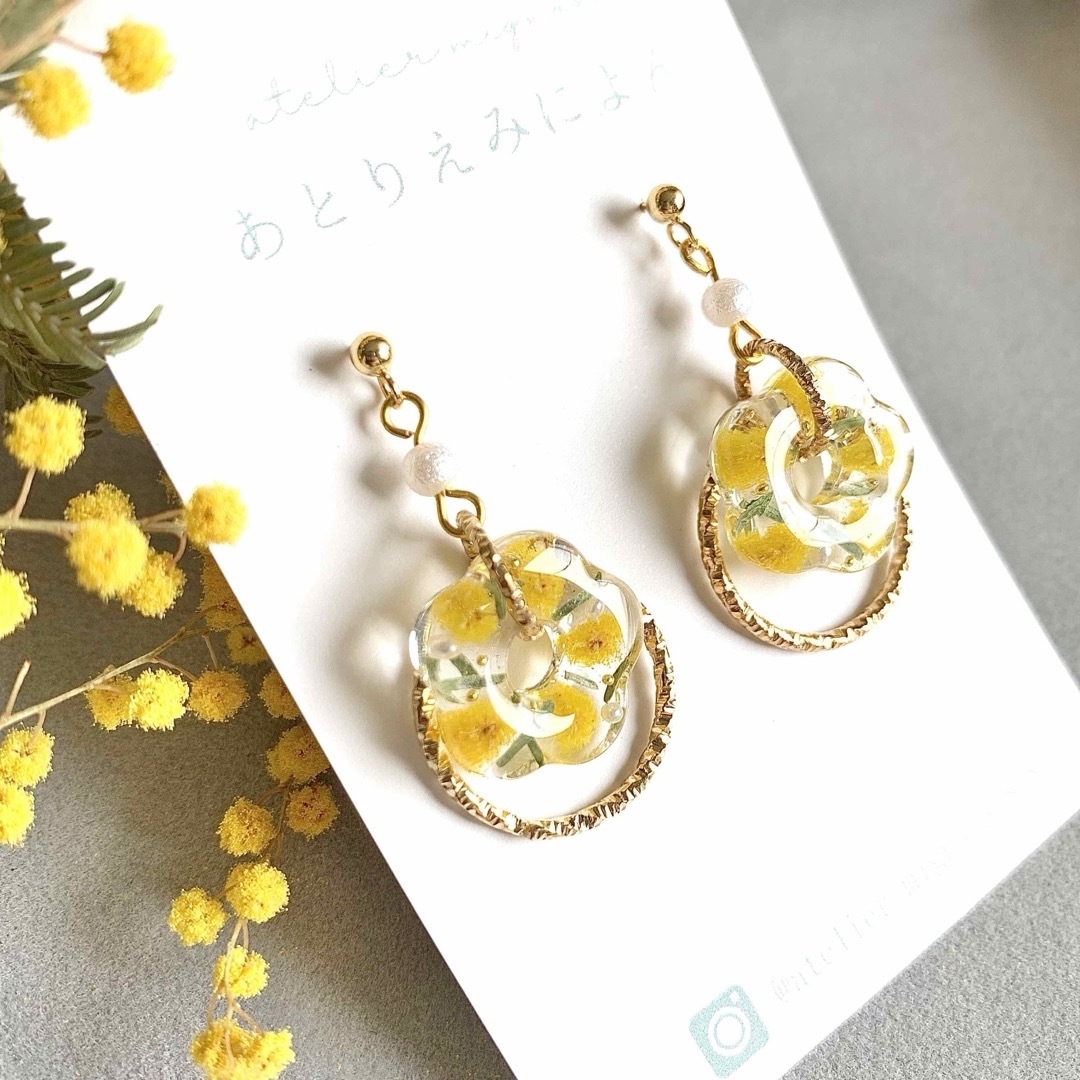 《お値下げ》ミモザのゆらゆらお花ピアス/ノンホールピアス　サージカルステンレス ハンドメイドのアクセサリー(ピアス)の商品写真