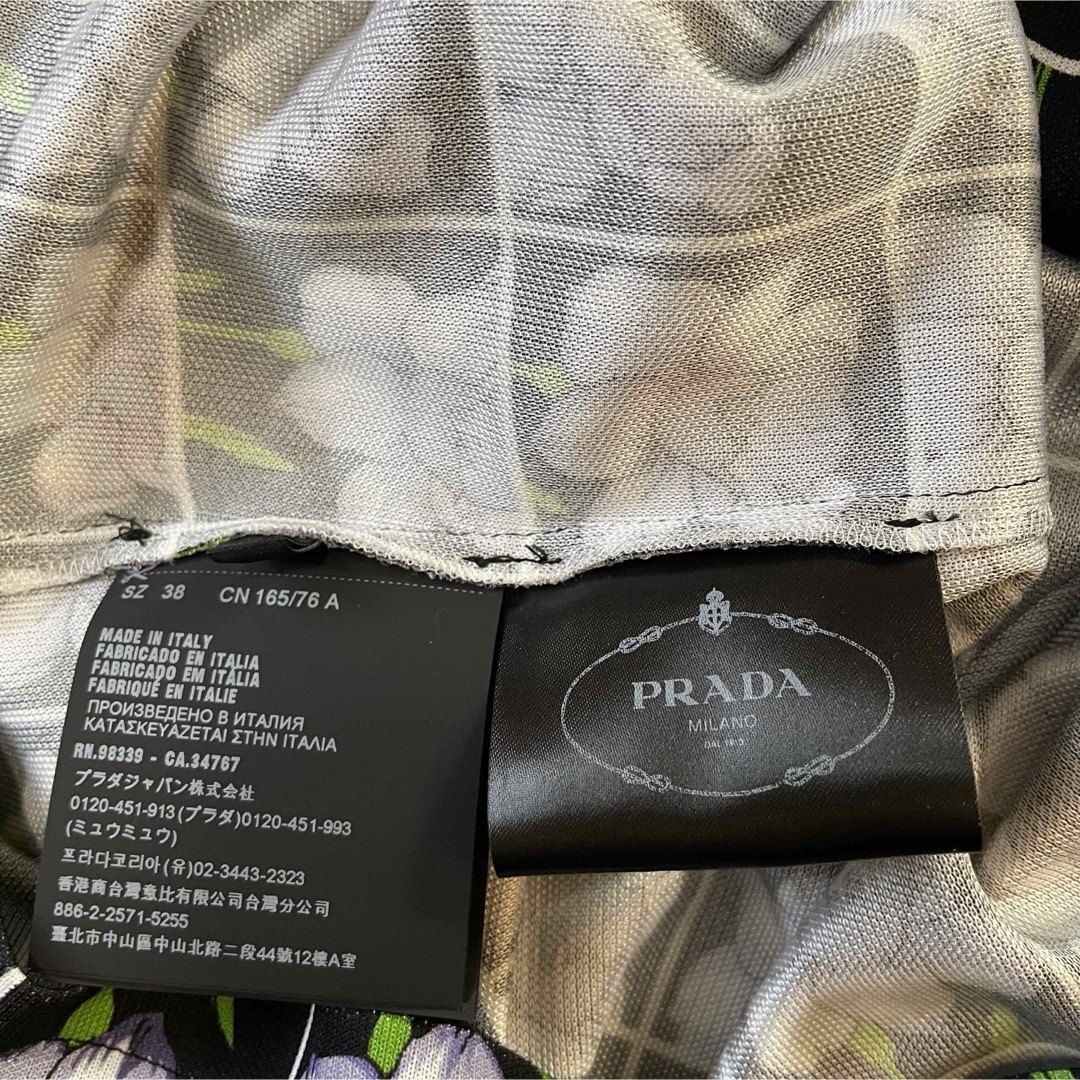 PRADA(プラダ)の⚫︎PRADAプラダ黒地白格子＆紫花柄ストレッチブラウス新品 レディースのトップス(シャツ/ブラウス(長袖/七分))の商品写真