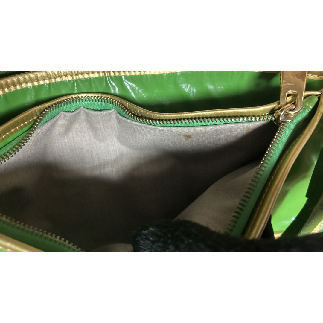 MARC JACOBS(マークジェイコブス)のマークジェイコブス 限定色グリーン エナメルハンドバック レディースのバッグ(ハンドバッグ)の商品写真