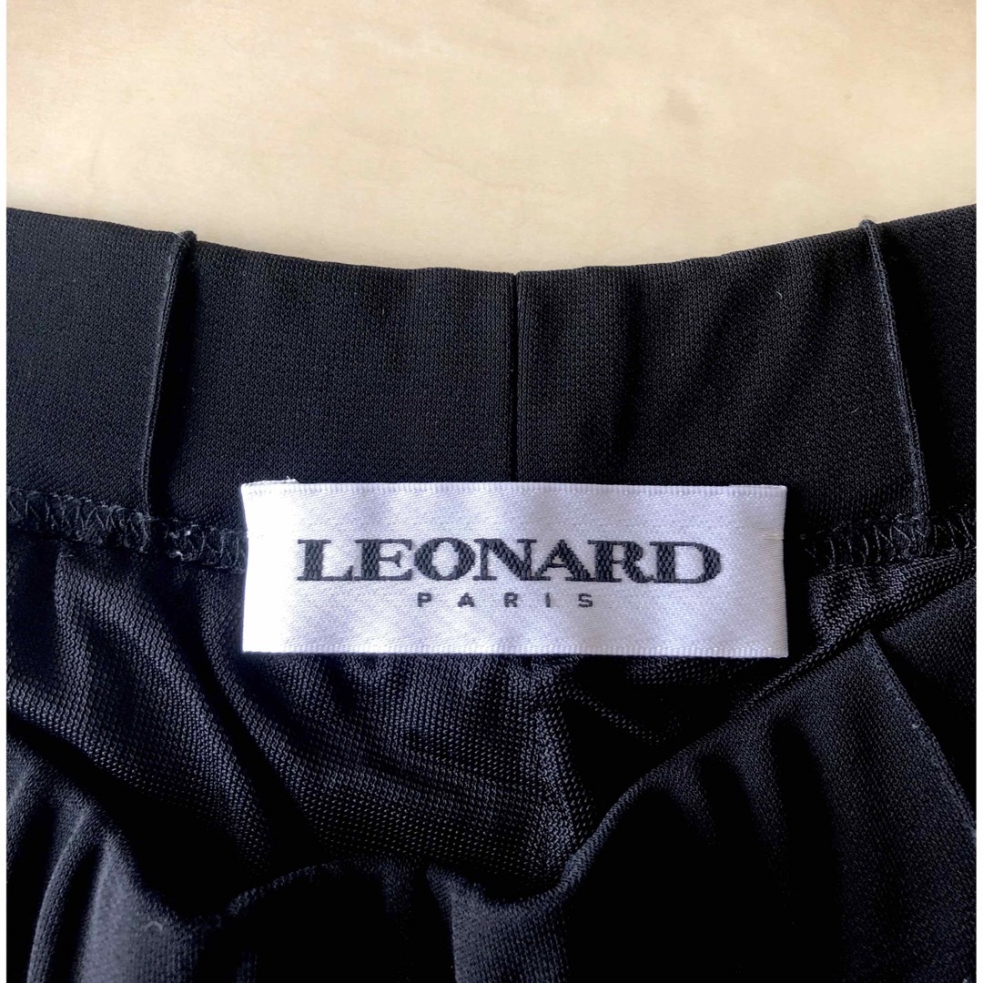 LEONARD(レオナール)のLEONARD  ストレッチカジュアルパンツ　ブラック🖤　サイズ42 レディースのパンツ(カジュアルパンツ)の商品写真