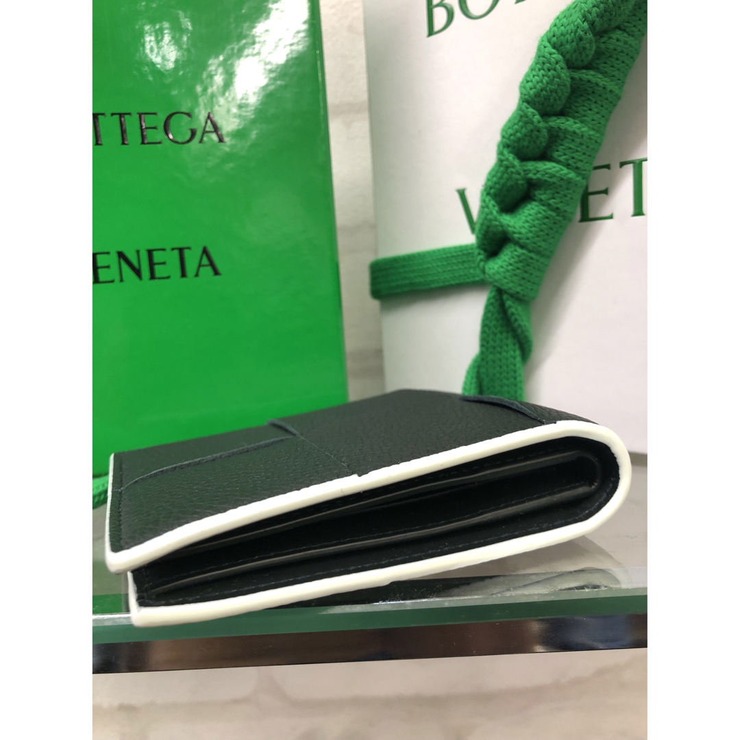 Bottega Veneta(ボッテガヴェネタ)のボッテガヴェネタ カセット  二つ折りウォレット 財布 黒 メンズのファッション小物(折り財布)の商品写真