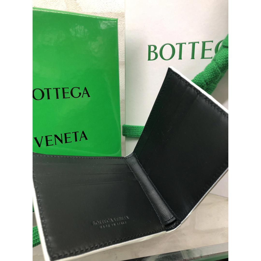 Bottega Veneta(ボッテガヴェネタ)のボッテガヴェネタ カセット  二つ折りウォレット 財布 黒 メンズのファッション小物(折り財布)の商品写真