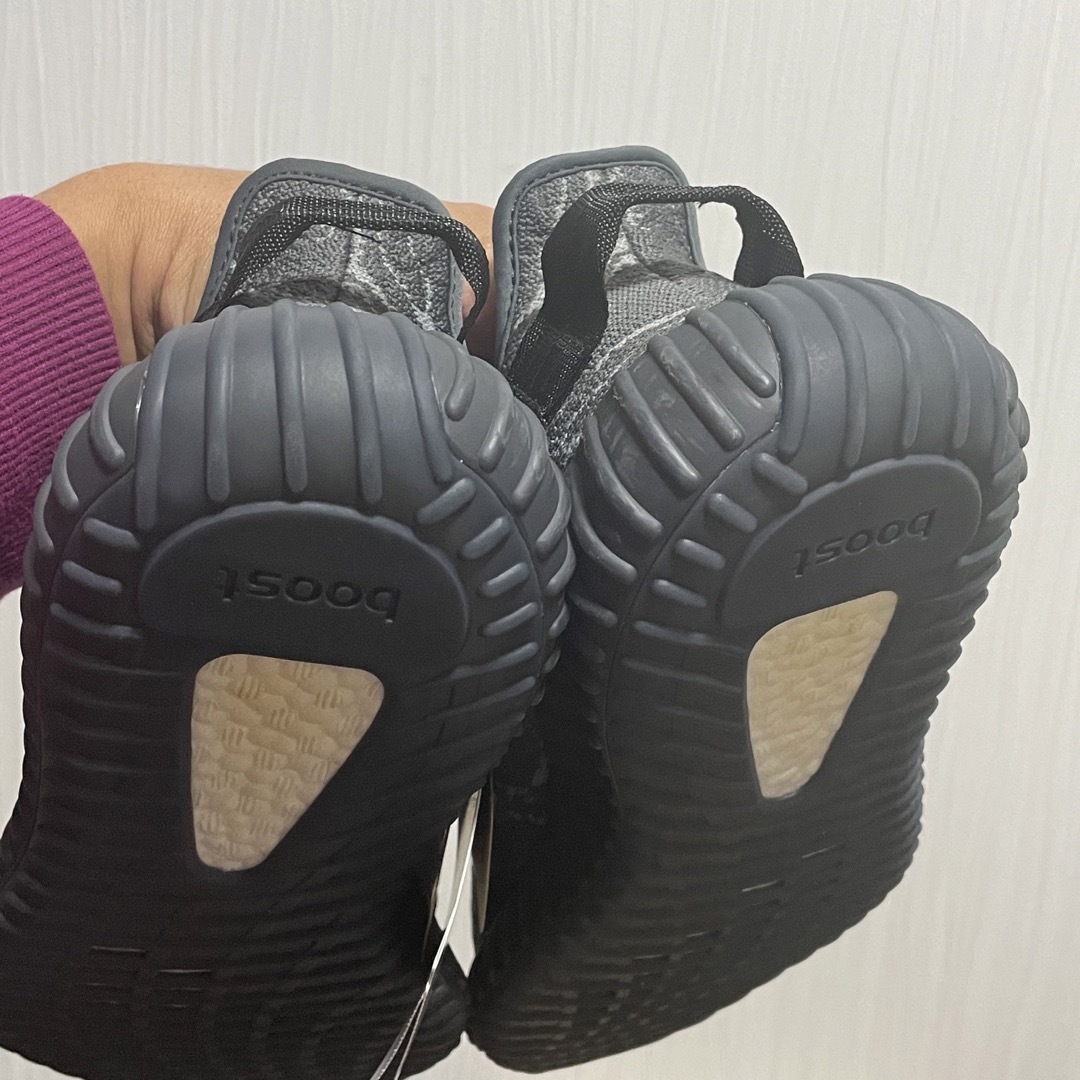YEEZY（adidas）(イージー)のAdidas Yeezy Boost 350 v2 メンズの靴/シューズ(スニーカー)の商品写真