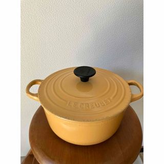 ルクルーゼ(LE CREUSET)の【欠け有り】冷めにくい鍋　ル・クルーゼ　ココットロンド18cm　イエロー(鍋/フライパン)