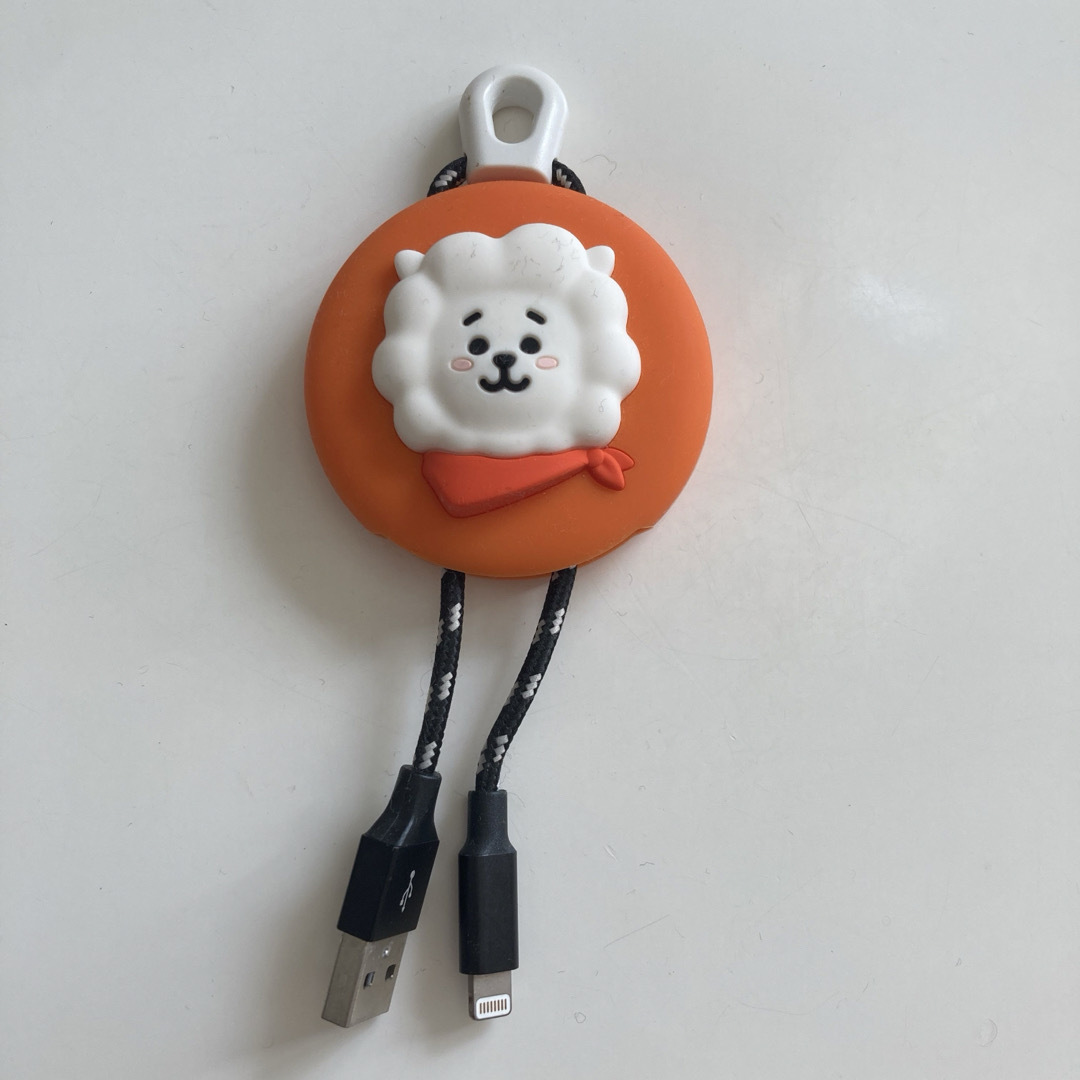 防弾少年団(BTS)(ボウダンショウネンダン)のBTS RJ 充電ケーブル iPhone 動作確認済み エンタメ/ホビーのタレントグッズ(アイドルグッズ)の商品写真