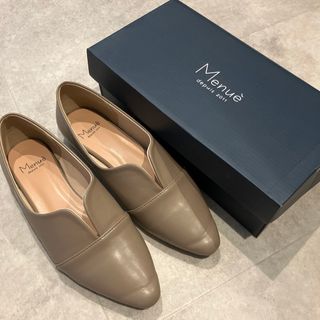 Menue - メヌエパンプス menue ローファースリット入り フラットシューズ　M