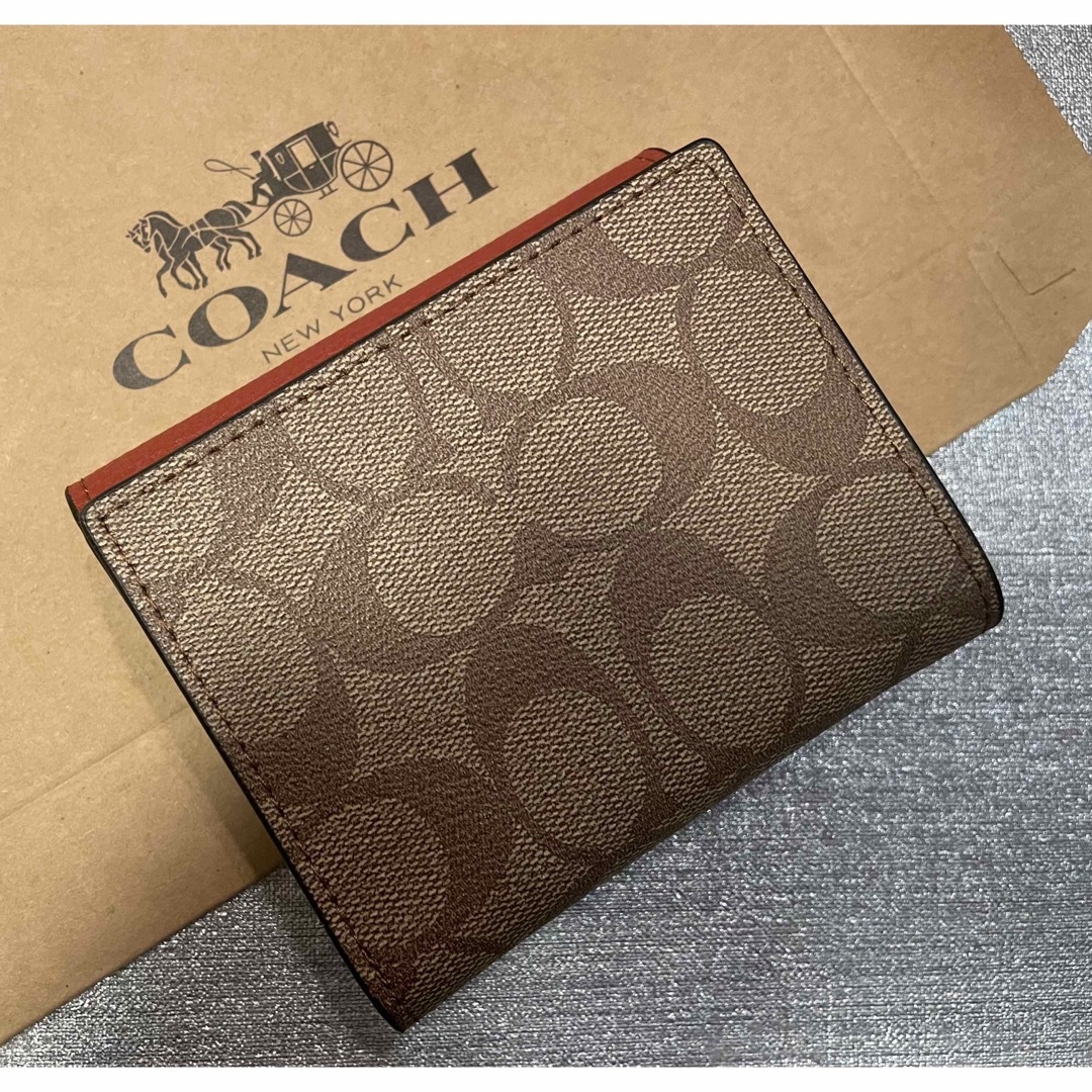 COACH(コーチ)のCOACH ミニウォレット　コーチ　スモール　折り財布　シグネチャー　未使用品 レディースのファッション小物(財布)の商品写真