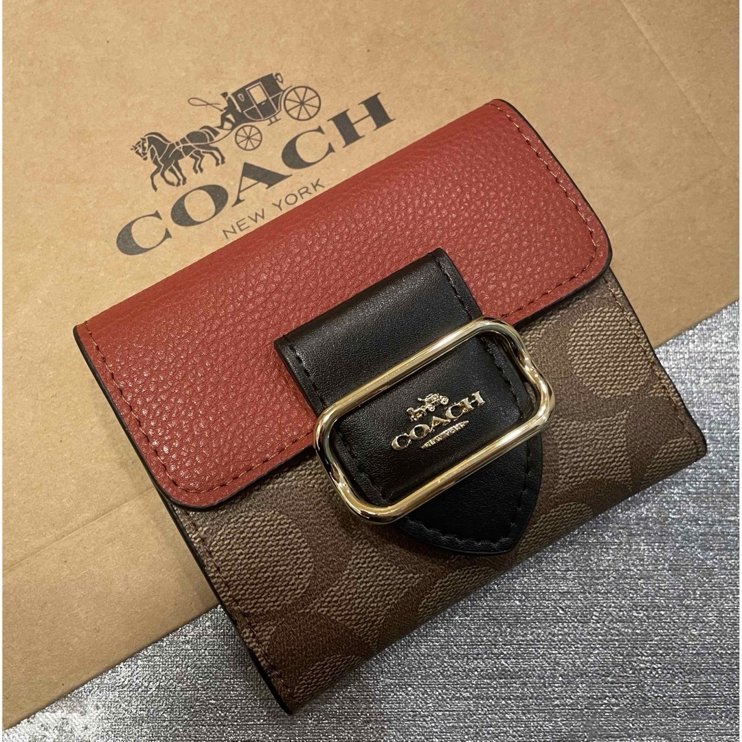 COACH(コーチ)のCOACH ミニウォレット　コーチ　スモール　折り財布　シグネチャー　未使用品 レディースのファッション小物(財布)の商品写真