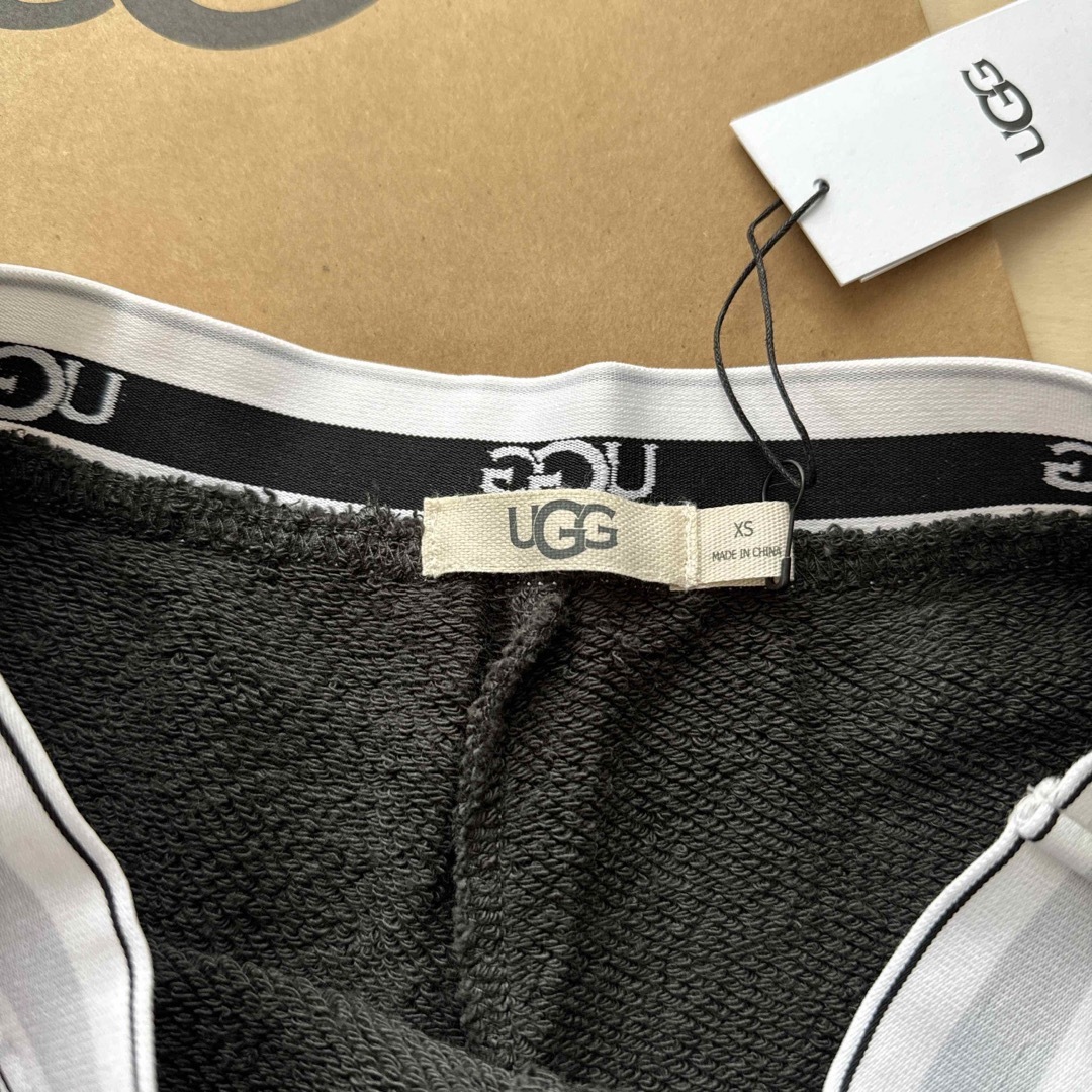 UGG(アグ)のUGG アグ Albin ロゴ ショーツ XS ブラック ショートパンツ パンツ レディースのパンツ(ショートパンツ)の商品写真