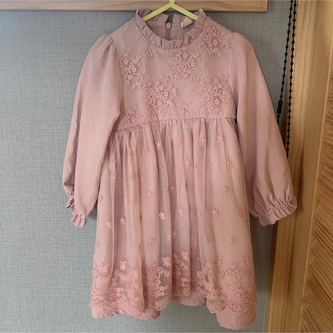 花柄　ワンピース　ドレス　100センチ　キッズ　女の子 キッズ/ベビー/マタニティのキッズ服女の子用(90cm~)(ワンピース)の商品写真