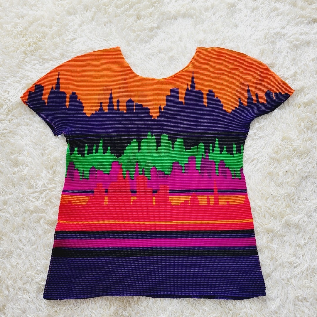 美品】ミーイッセイミヤケ 夜景 風景 マルチカラー 半袖 美品】ミーイッセイミヤケ 夜景 風景 マルチカラー 半袖