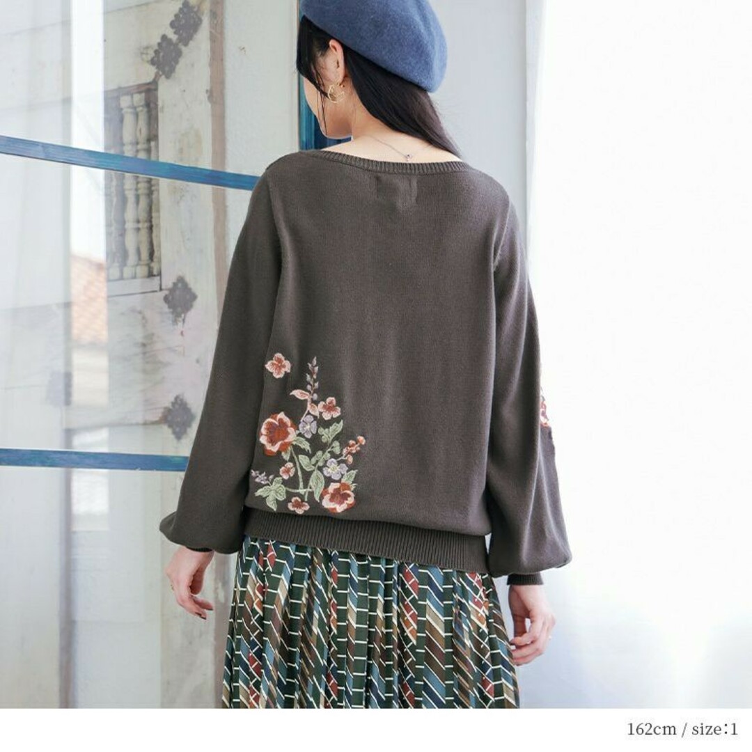 osharewalker(オシャレウォーカー)の新品・somari（オシャレウォーカー）・花柄刺繍VネックニットLL~3L レディースのトップス(ニット/セーター)の商品写真