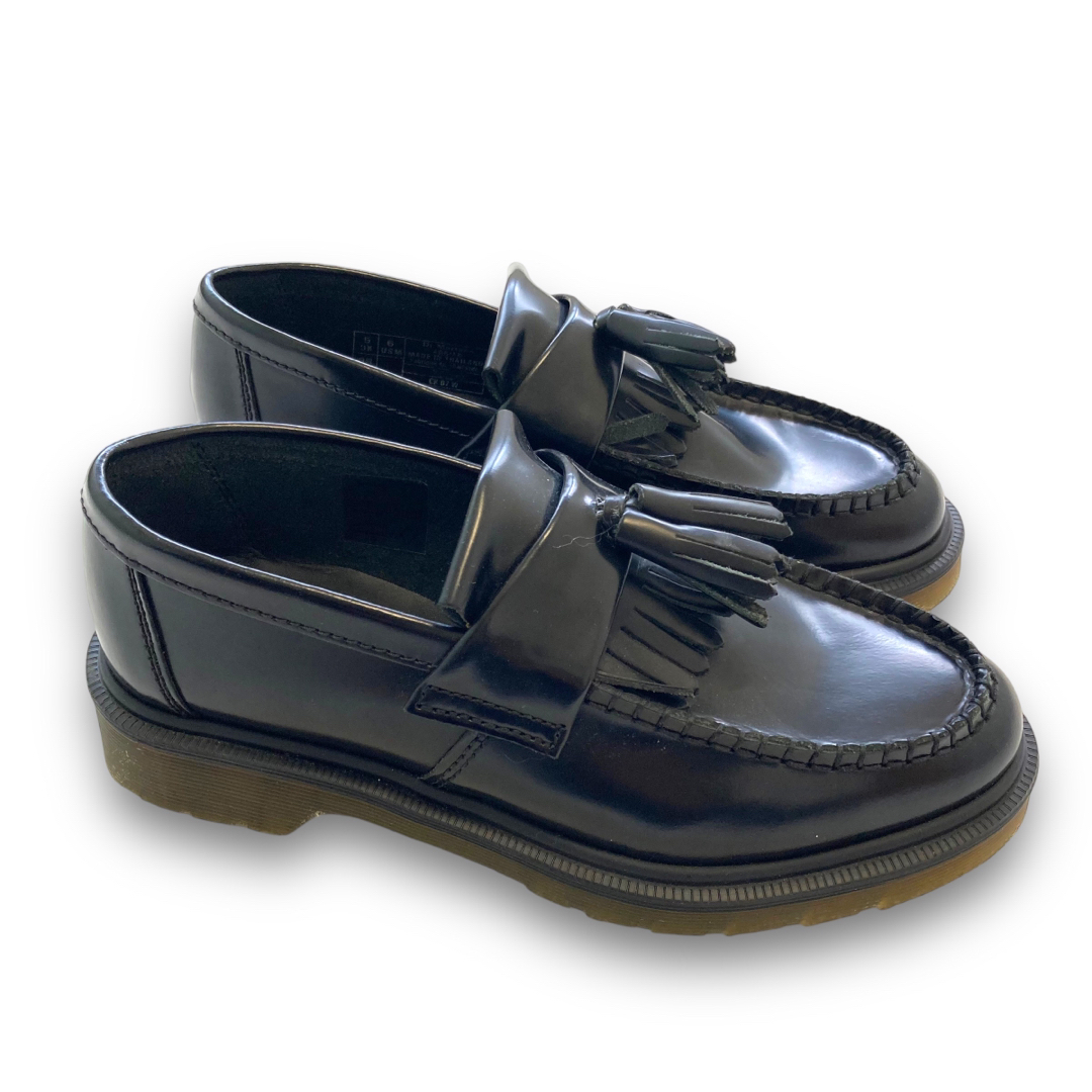 Dr.Martens(ドクターマーチン)の【Dr.Martens】ドクターマーチン エイドリアン タッセルローファー 黒 レディースの靴/シューズ(ローファー/革靴)の商品写真