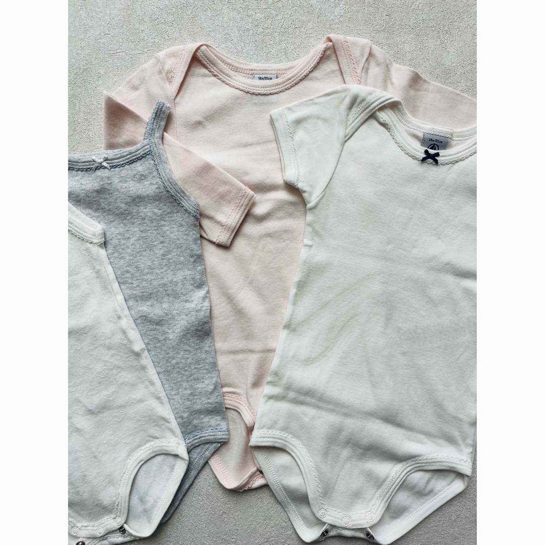 PETIT BATEAU(プチバトー)のPETIT BATEAU★ 12m.18m ロンパース4点セット　プチバトー キッズ/ベビー/マタニティのベビー服(~85cm)(肌着/下着)の商品写真