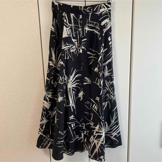 ザラ(ZARA)の美品  ZARA プリントケープスカート ペイント柄 ブラック XS(ロングスカート)