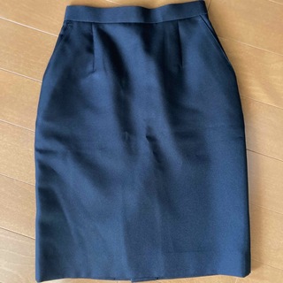 ユニクロ(UNIQLO)のユニクロ　スカート　ブラック　58cm(ひざ丈スカート)