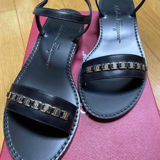 フェラガモ(Ferragamo)のフェラガモ　サンダル　新品未使用　22.5cm(サンダル)