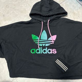 adidas パーカー　レディース(パーカー)