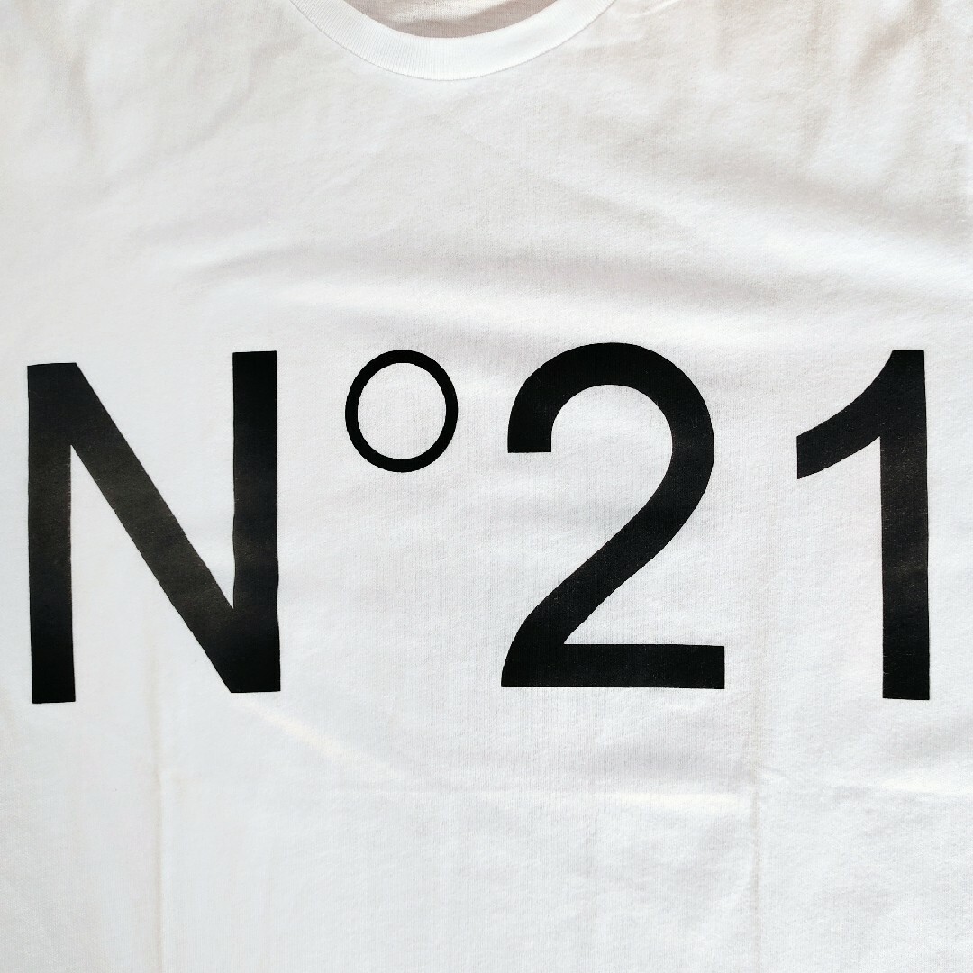 N°21(ヌメロヴェントゥーノ)の【ビッグロゴ】N°21 ヌメロ ヴェントゥーノ☆半袖Tシャツ　白　イタリア製　S メンズのトップス(Tシャツ/カットソー(半袖/袖なし))の商品写真