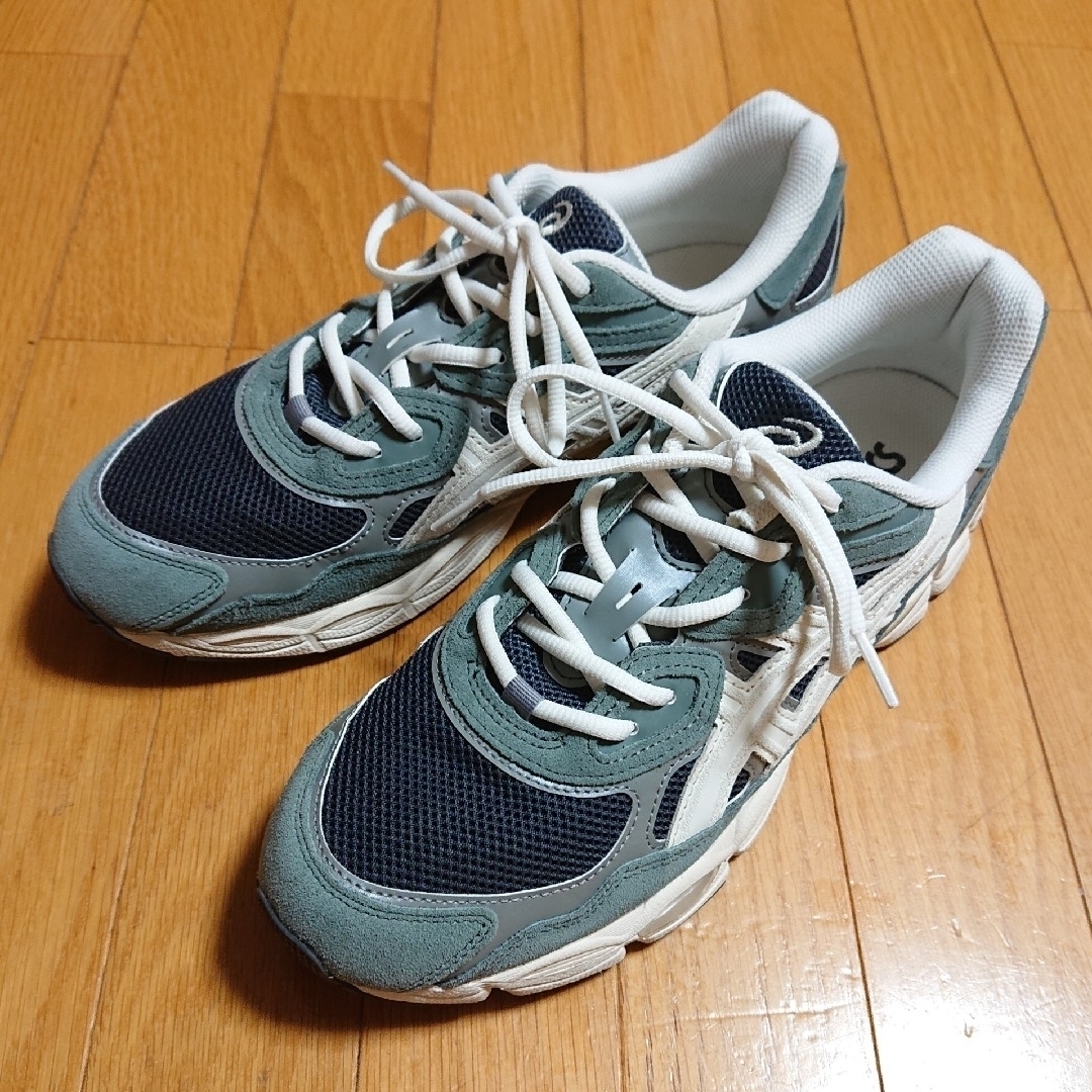 asics(アシックス)のASICS アシックス gel-nyc グレー 28.5 メンズの靴/シューズ(スニーカー)の商品写真