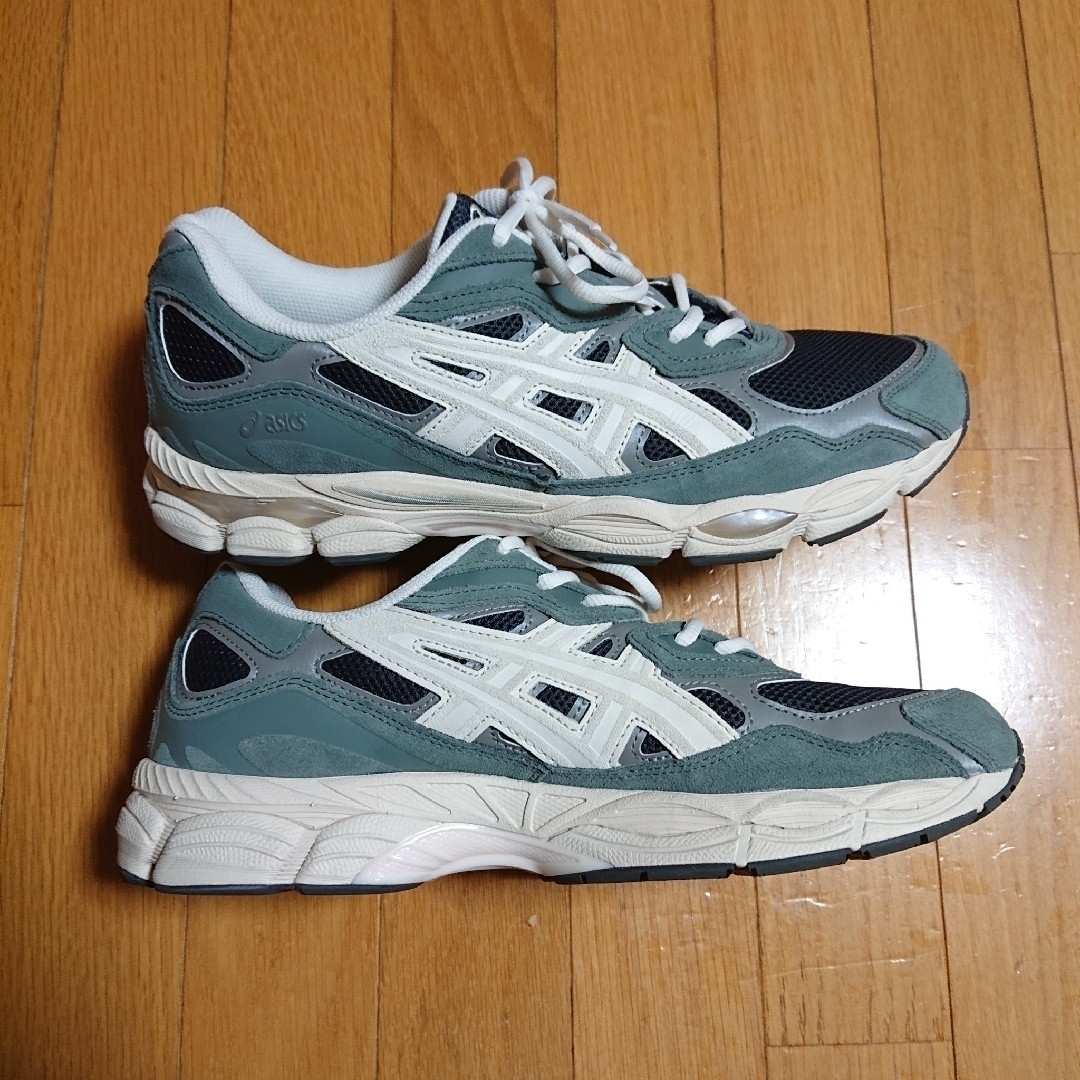 asics(アシックス)のASICS アシックス gel-nyc グレー 28.5 メンズの靴/シューズ(スニーカー)の商品写真