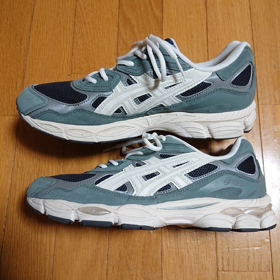 asics(アシックス)のASICS アシックス gel-nyc グレー 28.5 メンズの靴/シューズ(スニーカー)の商品写真