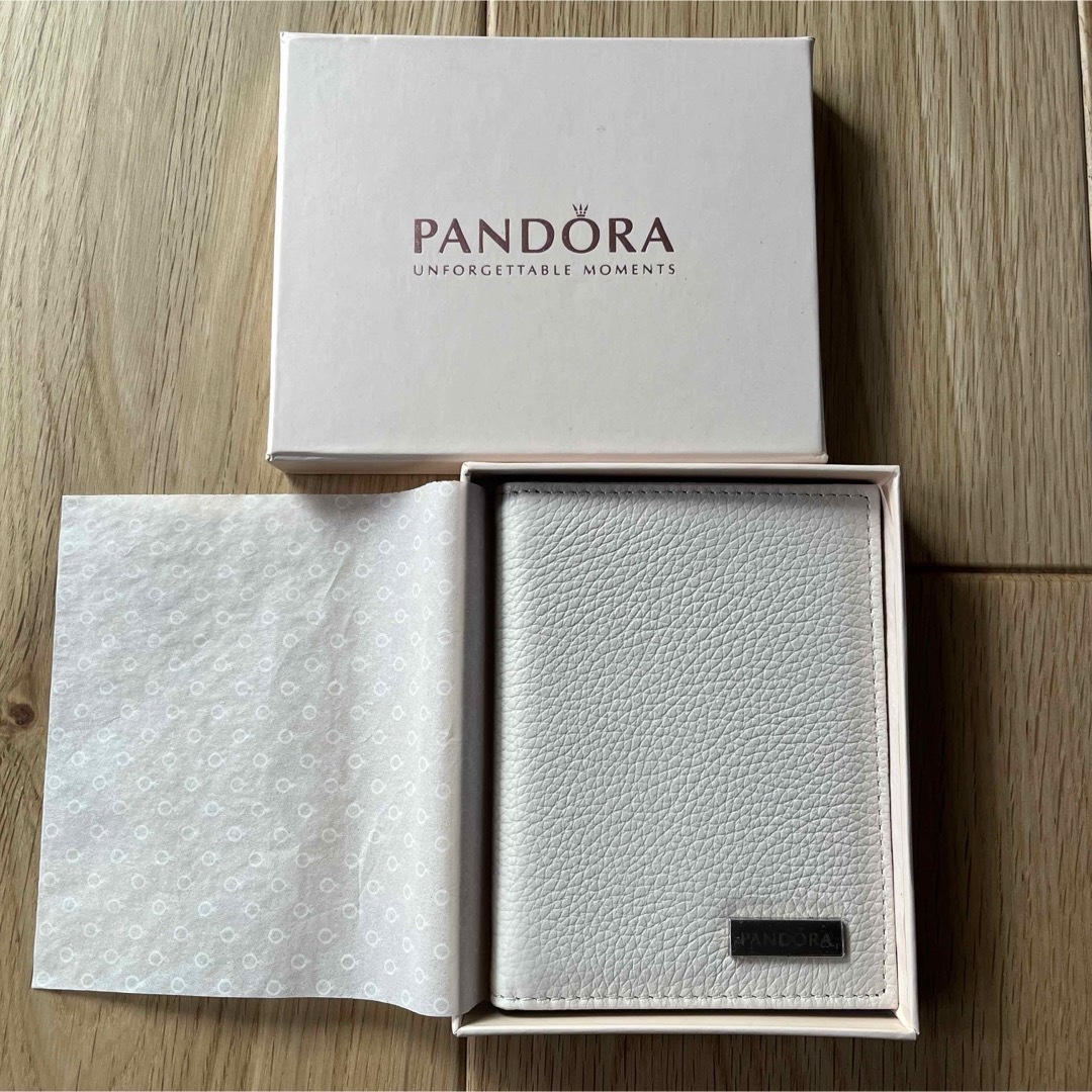 PANDORA(パンドラ)の新品未使用)Pandora パスケース クリーム色 レディースのファッション小物(名刺入れ/定期入れ)の商品写真