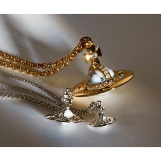 ヴィヴィアンウエストウッド(Vivienne Westwood)のヴィヴィアンウエストウッド スモールオーブ ハウライト(ネックレス)