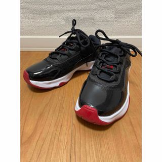 ナイキ(NIKE)の美品　ナイキ　エアジョーダン11 黒✖︎赤　エナメル　スニーカー(スニーカー)