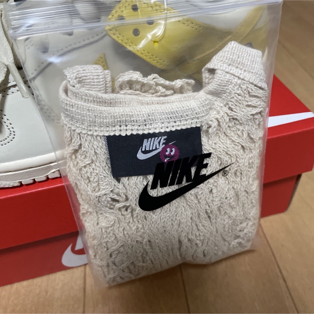 NIKE(ナイキ)の値下げ！NIKE ウィメンズ dunk low LX banana 24cm レディースの靴/シューズ(スニーカー)の商品写真