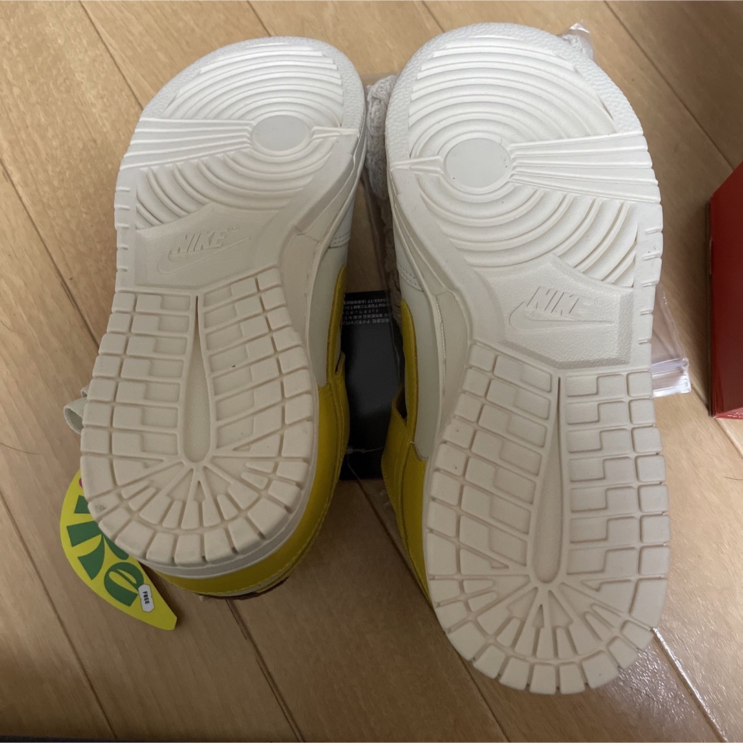 NIKE(ナイキ)の値下げ！NIKE ウィメンズ dunk low LX banana 24cm レディースの靴/シューズ(スニーカー)の商品写真