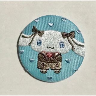 サンリオ(サンリオ)のサンリオ💙シナモロール💙刺繍缶バッジ💙ゴシックデザイン💙うるうるハート💙(キャラクターグッズ)