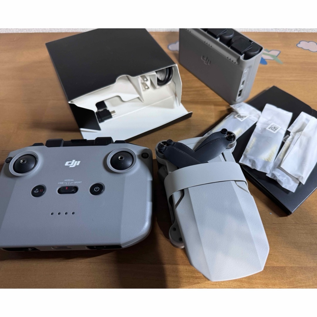 DJI ドローン MINI 2 FLY MORE COMBO エンタメ/ホビーのテーブルゲーム/ホビー(航空機)の商品写真