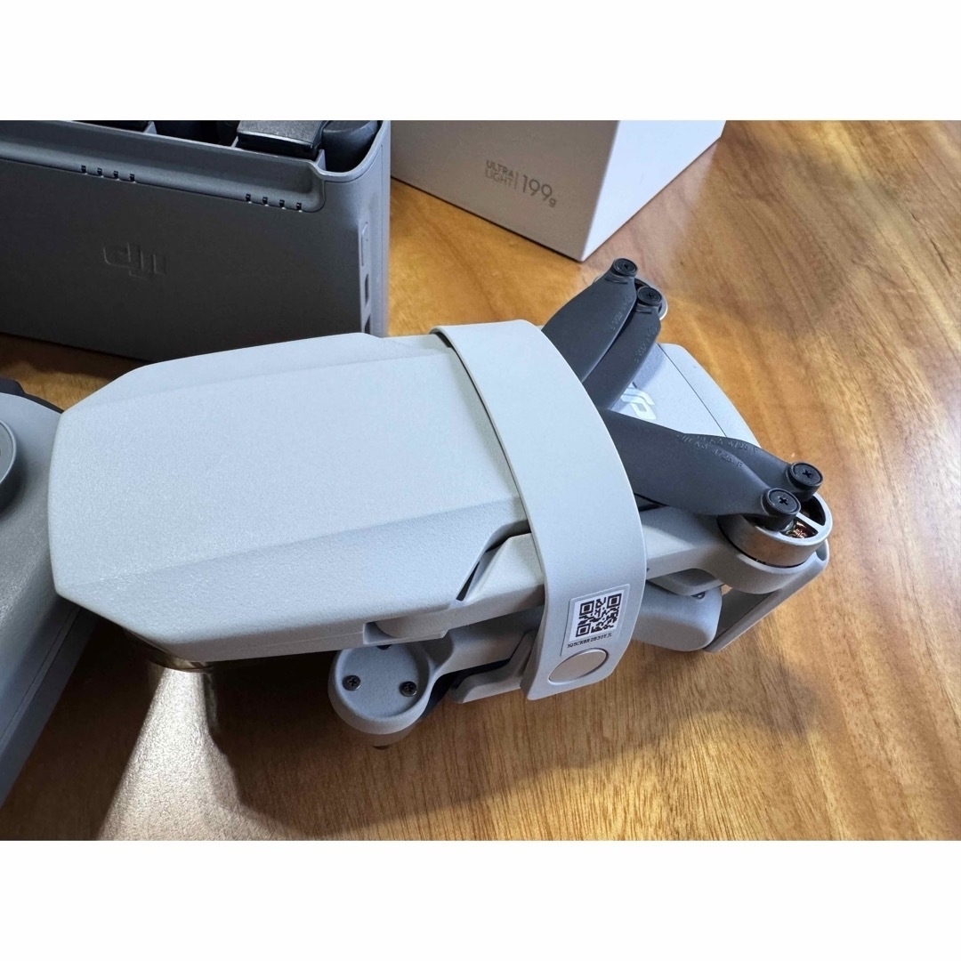 DJI ドローン MINI 2 FLY MORE COMBO エンタメ/ホビーのテーブルゲーム/ホビー(航空機)の商品写真