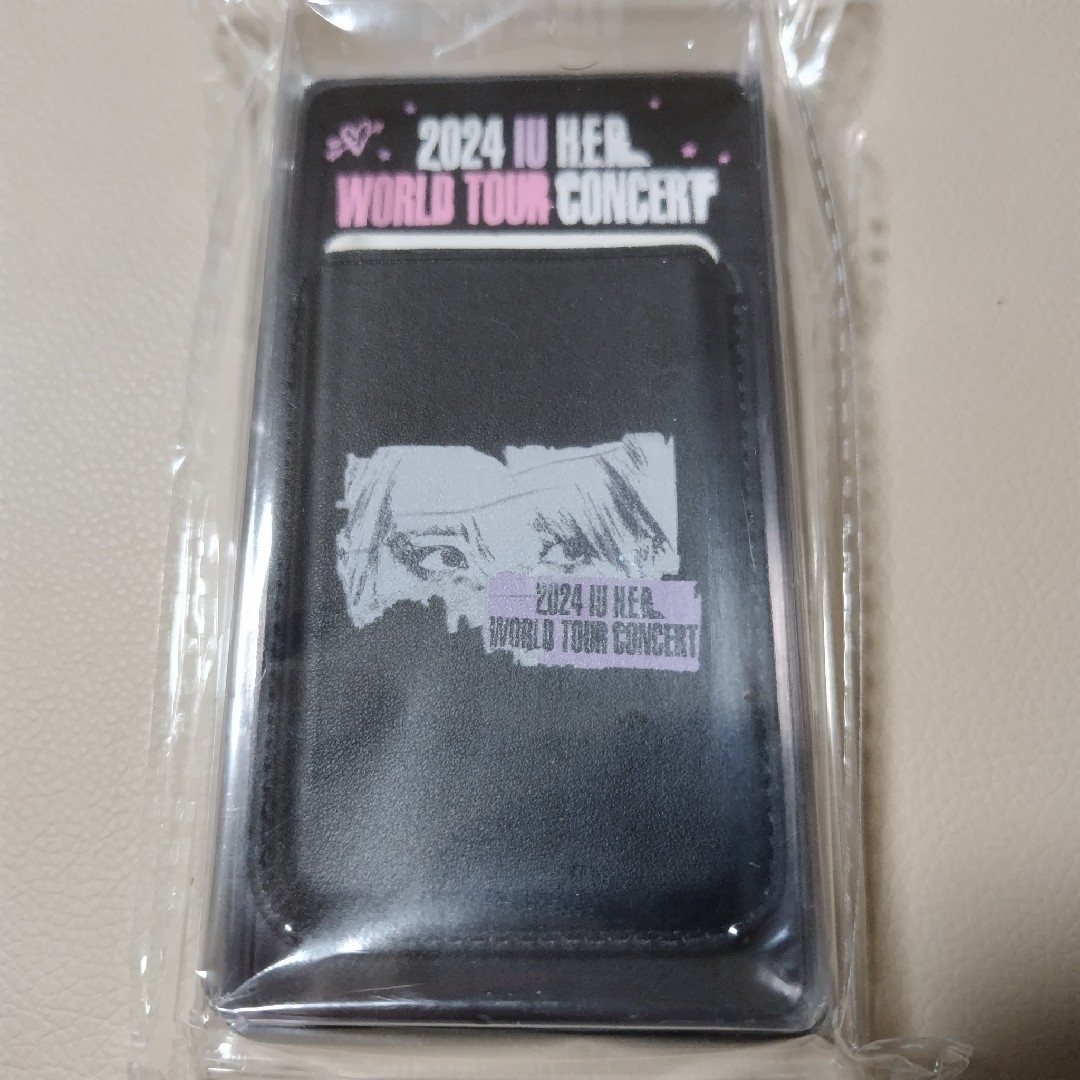 IU H.E.R. WORLD TOUR CONCERT md グッズ エンタメ/ホビーのCD(K-POP/アジア)の商品写真
