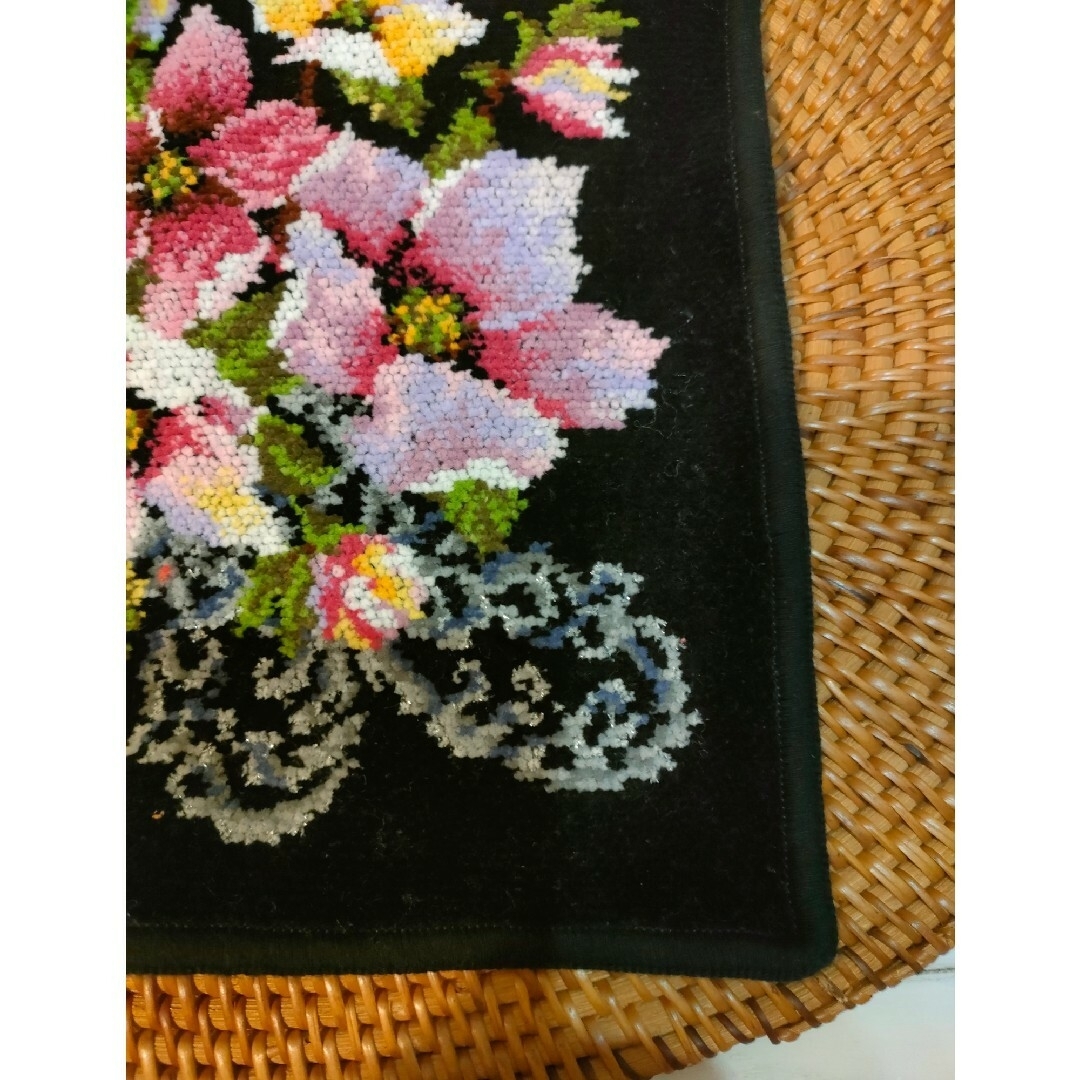 FEILER(フェイラー)のFEILER  ハンカチ　黒　花柄✨最終値下げ！ レディースのファッション小物(ハンカチ)の商品写真